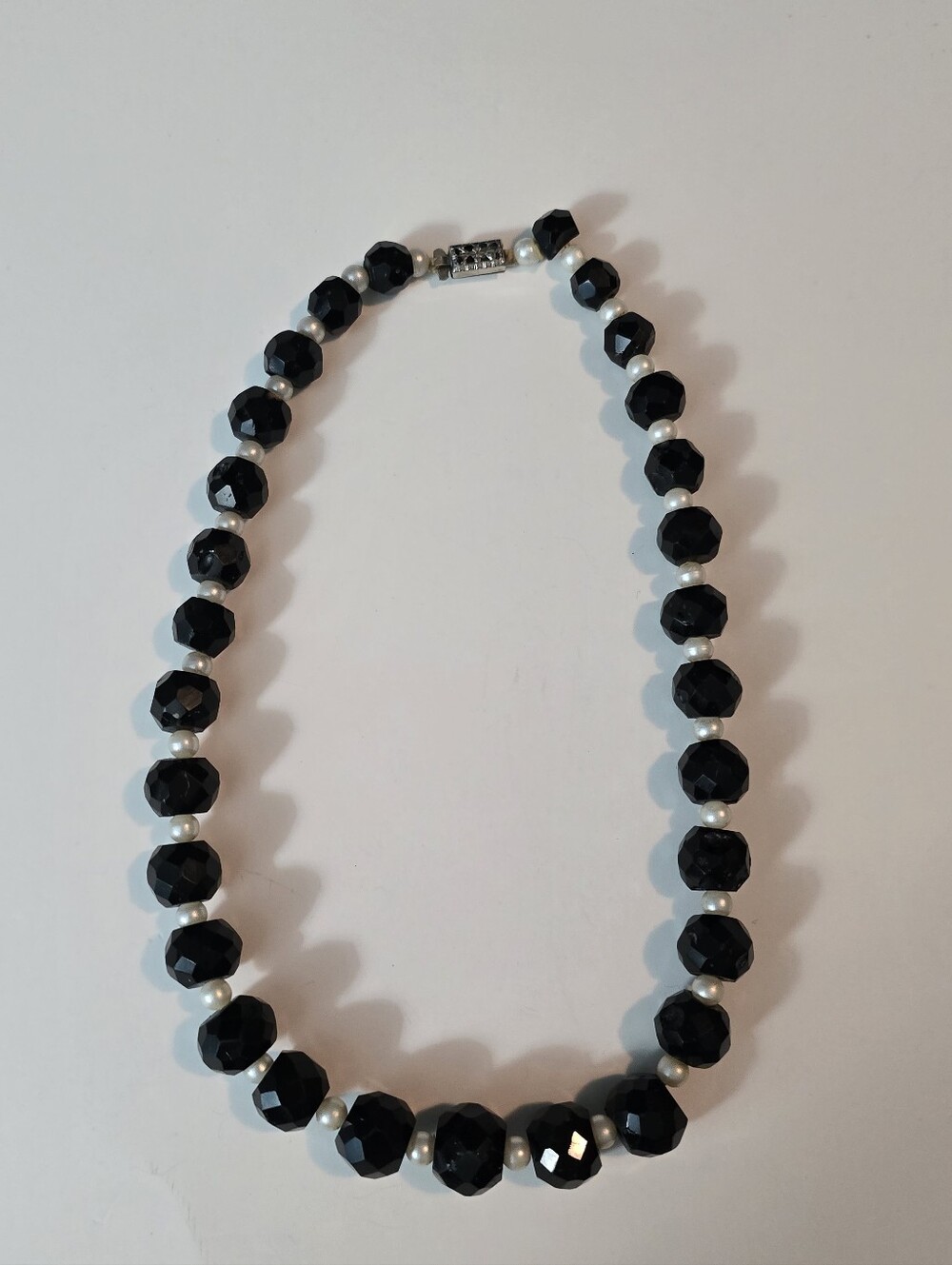 1960s Mid-Century Cut Glass Vintage Necklace
